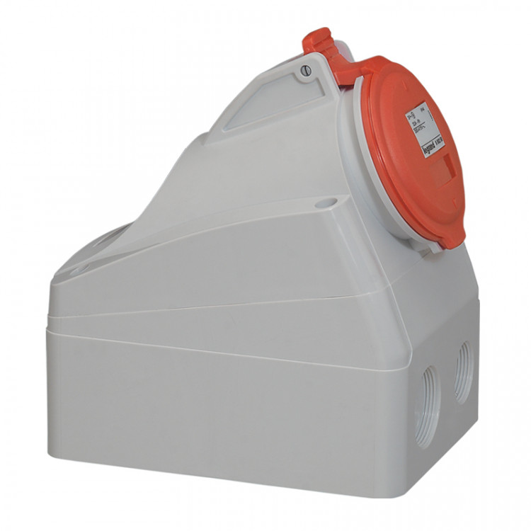   - P17 Tempra Pro - IP 44 - 380/415 ~ - 16 A - 3++ Legrand